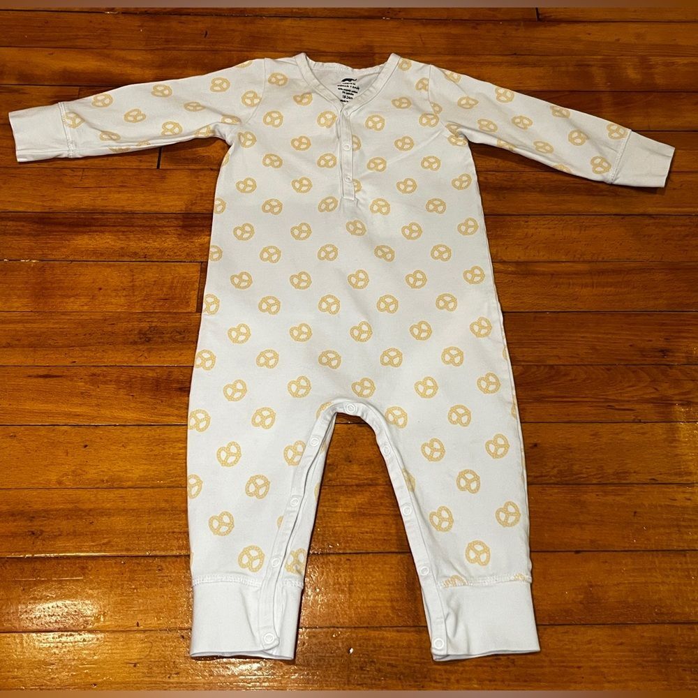 Layette Monica + Andy Pretzel Pajama Romper Size 18-24 Cream Organic Cotton